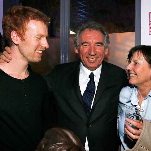 Président du Parti du Centre (MoDem) et candidat à la mairie de Pau, François Bayrou célèbre avec sa femme Elisabeth et leur fils André après avoir remporté le vote à l'issue du second tour des élections municipales françaises, à Pau, dans le sud-ouest de la France, le 30 mars 2014. Photo by Patrick Bernard/ABACAPRESS.COM