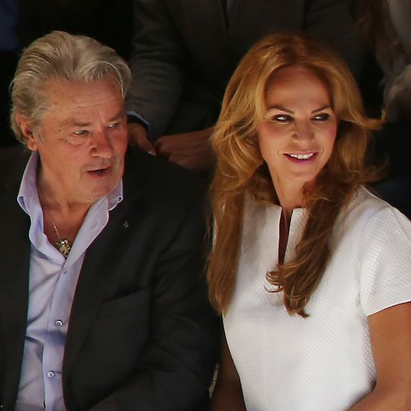 Alain Delon et Rosalie Van Breemen au défilé de mode Elie Saab - Collection prêt-a-porter printemps-été 2013 - Paris le 03/10/2012 (Borde / Pix4U / Bestimage)