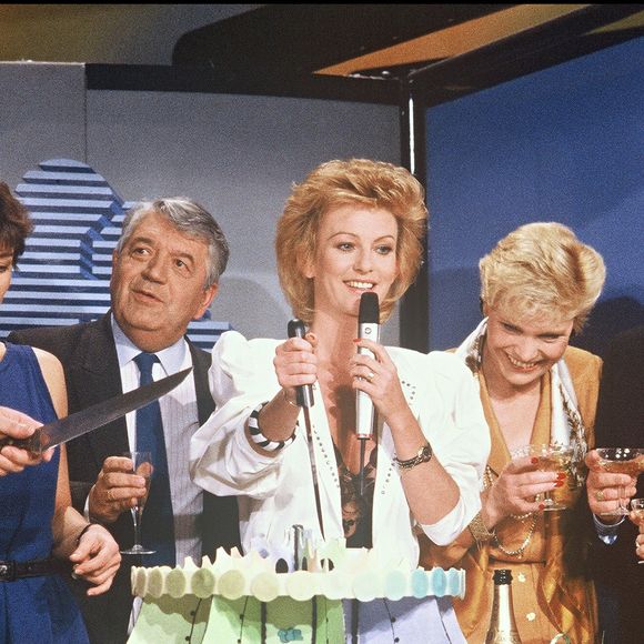 Archives - L'équipe de l'émission Tournez Manège sur le plateau de TF1 en 1987.
Crédit : AGENCE / BESTIMAGE