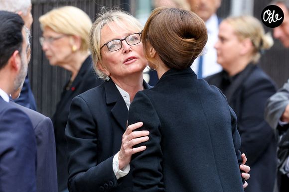 Carla Bruni et Claude Chirac aux funérailles de B. Chirac à la basilique Sainte-Clotilde à Paris (7e) le 12 juin 2026. L’ancienne première dame de France est décédée le 5 juin 2026 à l’âge de 93 ans. 
© Jacovides / Liewig / Bestimage