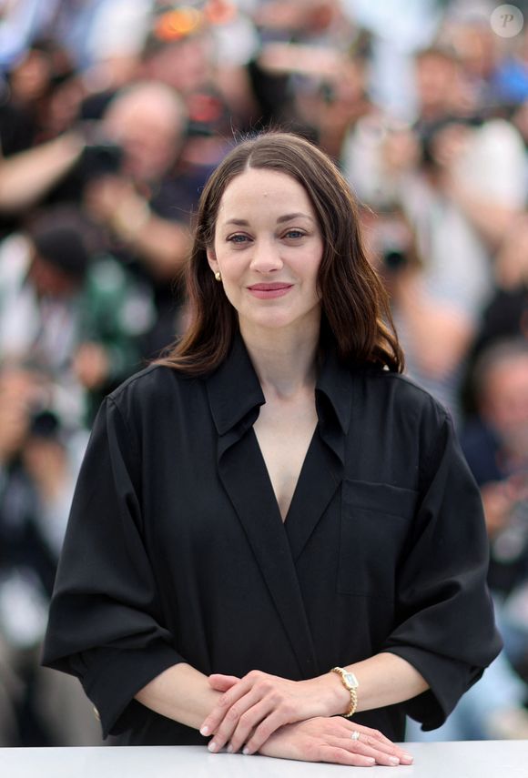 Marion Cotillard au photocall du film "Karma" lors du 79ème Festival International du Film de Cannes (12 - 23 mai 2026), le 16 mai 2026.
© Jacovides / Moreau / Bestimage