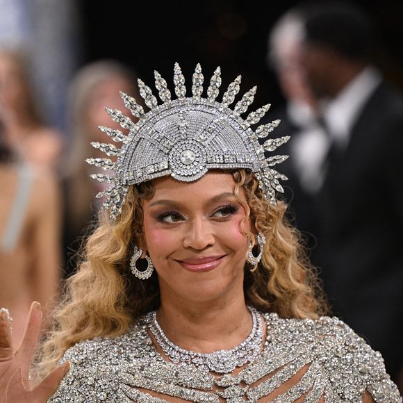 Beyoncé a acquis le contrôle total de la marque de whisky après le rachat à LVMH.

Beyoncé assistant au gala de bienfaisance 2026 du Costume Institute du Metropolitan Museum of Art à New York, aux États-Unis, le lundi 4 mai 2026. Crédit photo : Matt Crossick/PA Wire