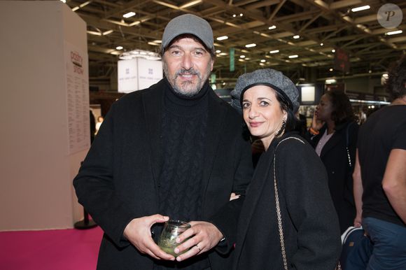 Dans sa story du 1er février 2026, on peut apercevoir l'enfant de trois ans et demi en compagnie de sa mère dans une attraction. 

Semi-exclusif - Daniel Lévi et sa femme Sandrine Aboukrat - Cocktail lors de la soirée d'inauguration du 25éme Salon du Chocolat en faveur de la Fondation Children of Africa au Parc des Expositions de la Porte de Versailles à Paris le 29 octobre 2019. © Dominique Jacovides-Cyril Moreau/Bestimage