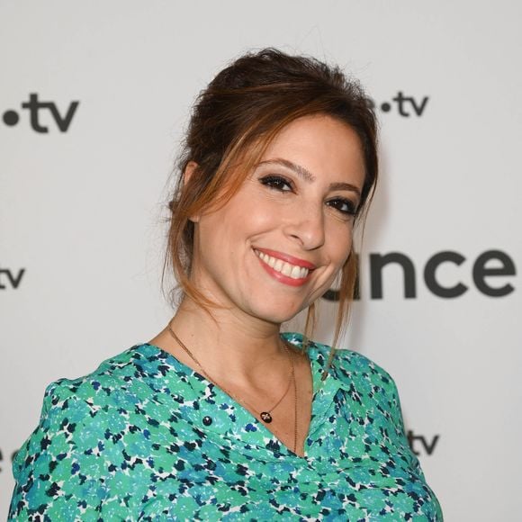 Léa Salamé au photocall pour la conférence de presse de rentrée de France TV à la Grande Halle de la Villette à Paris, France, le 6 juillet 2022. © Coadic Guirec/Bestimage