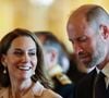 Raillé de temps en temps pour sa calvitie - évoquée d'ailleurs dans le livre Le Suppléant de son frère Harry qui la qualifie "d'alarmante" - le prince William semblait faire fi des commentaires scabreux sur sa coiffure.

Le prince William, prince de Galles, et Catherine (Kate) Middleton, princesse de Galles, - Cérémonie d’accueil à Windsor d'Emmanuel Macron (président de la République Française) et de Brigitte Macron au château de Windsor par le Le roi Charles III d'Angleterre et Camilla Parker Bowles, reine consort d'Angleterre, Le prince William, prince de Galles, et Catherine (Kate) Middleton, princesse de Galles, et visite de la Royal Collection
© Ludovic Marin / Pool / Bestimage