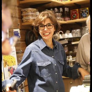 Exclusif - Rachida Dati à la rencontre des habitants et des commerçants du 6ème avec Jean Pierre Lecoq, maire de l'arrondissement et Serge Caillaud, figure locale. Marché Saint Germain, A2ZP Gallery rue de l'Echaudé et La Rhumerie. Paris, 2025-VII-19. © Alain Guizard /Bestimage