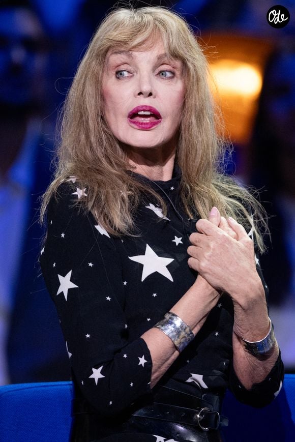 Exclusif - Arielle Dombasle lors de l'enregistrement de l'émission "La Boîte à secrets", présentée par F.Bollaert et diffusée le 16 octobre sur France 3, à Paris, France, le 29 septembre 2026. © Cyril Moreau/Bestimage