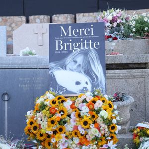 La famille et les amis proches lors de l'inhumation dans l'intimité de Brigitte Bardot dans le caveau familial du cimetière marin de Saint-Tropez, France, le 7 janvier 2025. © Bestimage