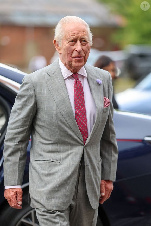 Le roi aimerait que les tensions s'apaisent afin de pouvoir profiter de ses petits-enfants.

Le roi Charles III arrive pour une visite à l'Oratoire de St Philip Neri, Birmingham, suite à la canonisation du cardinal John Henry Newman, pour voir des objets historiques dans la bibliothèque et les effets personnels du cardinal dans sa chambre, qui est restée intacte depuis sa mort.  © Jackson Chris/PA Wire/ABACA