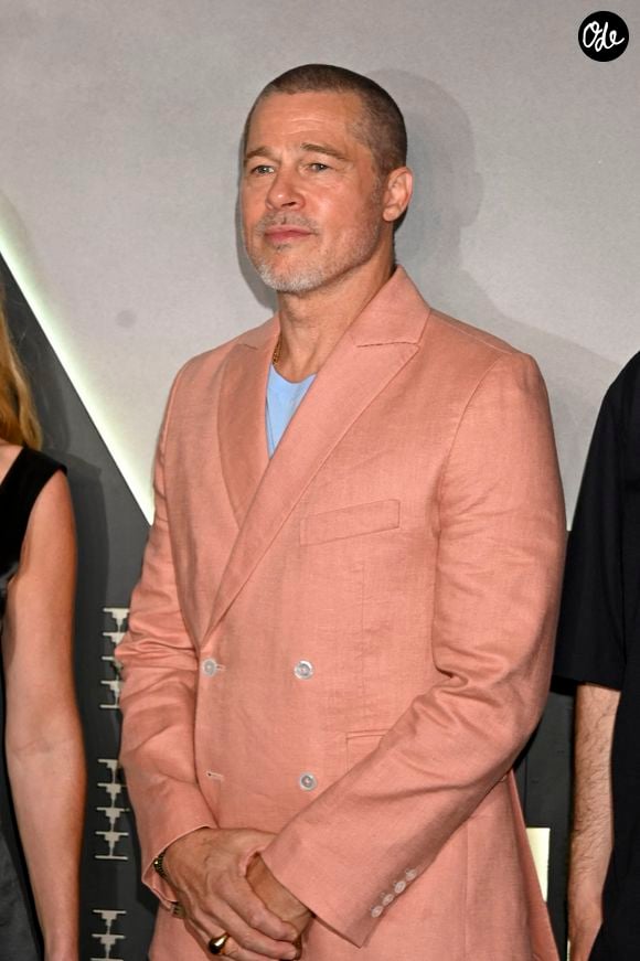 Brad Pitt pose pour une photo lors de la séance photo pour le film « F1 » au Sofitel Reforma Mexico City, le 9 juin 2025, à Mexico (Mexique).
Crédit : Agence / Bestimage