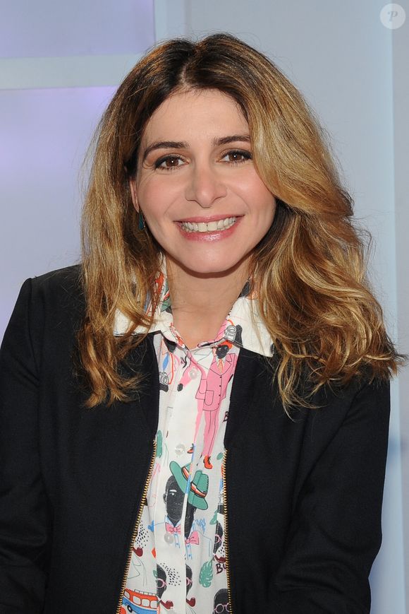 Julie Zenatti pose lors d'une séance photo à Paris, France, en décembre 2017. Photo par JLPPA/ABACAPRESS.COM