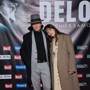 Exclusif - Alain-Fabien Delon et Laura Bensadoun au photocall de la soirée Ciné-concert symphonique "Alain Delon, le dernier Samouraï" au Palais des congrès à Paris le 8 novembre 2024 le jour de son anniversaire.

© Jacovides / Moreau / Bestimage