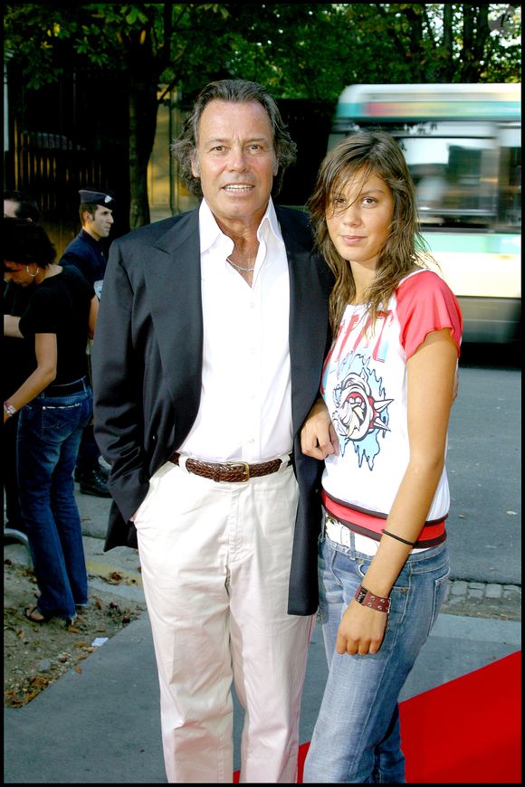 Michel Leeb et sa fille Fanny Leeb à la soirée de la 200ème de 'Vivement Dimanche' en 2003 © Guillaume Gaffiot/Bestimage