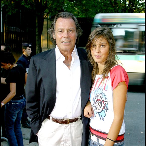 Michel Leeb et sa fille Fanny Leeb à la soirée de la 200ème de 'Vivement Dimanche'  en 2003 © Guillaume Gaffiot/Bestimage