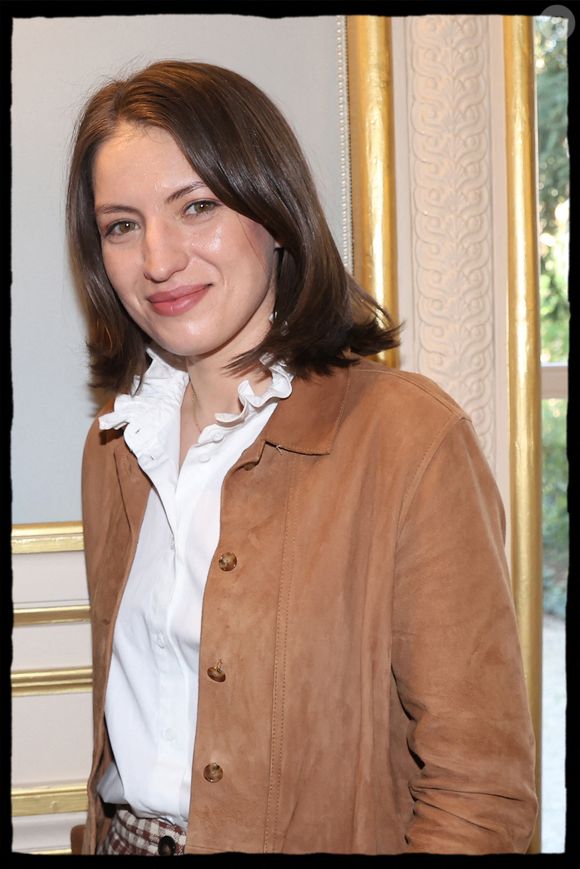 Exclusif - Sophie Galabru - R.Dati vient saluer les auteurs et le public de la 11ème édition du Salon du Livre à la Mairie du 7ème arrondissement de Paris le 5 avril 2025.

© Alain Guizard / Bestimage