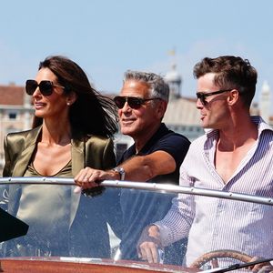 Ce mercredi, il recevra un Lion d'or d'honneur, distinction suprême saluant l'ensemble de son parcours d'acteur, de réalisateur et de producteur

George et Amal Clooney arrivent à Venise lors du 83ème Festival International du Film de Venise (Mostra), à Venise, Italie, le 1er septembre 2026. © Cobra Team/Backgrid/Bestimage