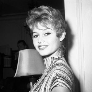 27.10.1956 Brigitte Bardot lors d'une réception à l'hôtel Savoy de Londres. Brigitte Bardot était à Londres pour le Royal Command Variety Performance à l'Empire Cinema à Leicester Square. Photo par The Times/News Licensing/ABACAPRESS.COM