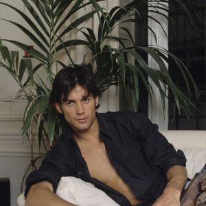 Archives - Filip Nikolic, chez lui, dans son appartement du 8e arrondissement, le 3 janvier 1999. Bruno Schneider via Bestimage