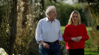 Pierre Perret : forêt, étang et domaine XXL… visite de sa ferme transformée en villa en Seine-et-Marne