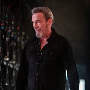 Florent Pagny en backstage de l'enregistrement de l'émission "Serge Lama, le dernier rappel" présentée par F. Bollaert, diffusée le vendredi 21 novembre 2025 sur France 3 à 21h10, au théâtre Marigny à Paris, France, le 29 avril 2025. © Clovis-Moreau/Bestimage