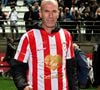 Tous les bénéfices seront reversés à l'association ELA, engagée contre les leucodystrophies.

Zinedine Zidane durant la première édition du « match des légendes » opposant l'équipe des Légendes, les anciens de Cannes, à l'équipe des Etoiles avec pour capitaine Didier Deschamps, au stade Pierre de Coubertin à Cannes, le 30 octobre 2025.  © Bruno Bebert / Dominique Jacovides / Bestimage