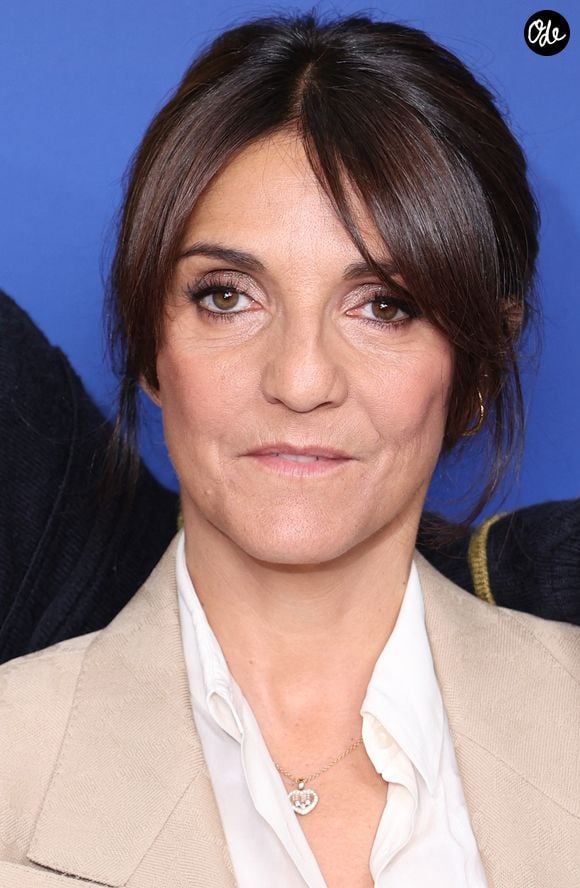 Florence Foresti assiste à la première du film *Une Famille de Batards* qui s'est tenue au Pathé Palace le 7 juin 2026 à Paris, en France. Photo de Jérôme Domine/ABACAPRESS.COM