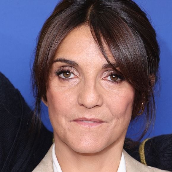 Florence Foresti assiste à la première du film *Une Famille de Batards* qui s'est tenue au Pathé Palace le 7 juin 2026 à Paris, en France. Photo de Jérôme Domine/ABACAPRESS.COM