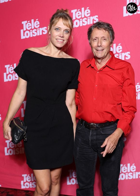 Le couple a pris la pose ensemble sur le tapis rouge.

Antoine de Maximy et sa compagne Magalie Benet - Photocall des "Télé Loisirs Awards" au Casino de Paris le 29 Septembre 2026. © Denis Guignebourg/Bestimage