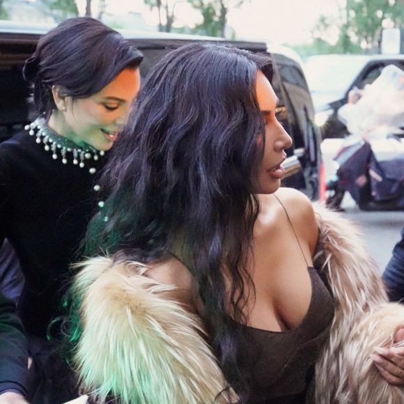 Kim Kardashian et sa mère Kris Jenner vont dîner au restaurant Le Voltaire à Paris le 13 mai 2025
©Backgrid UK/ Bestimage