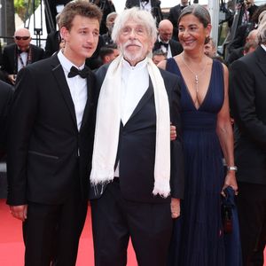 Toutefois il prend toujours plaisir à être simplement comédien... Au moins, il n'y a pas les multiples inconvénients de la réalisation !

Timi-Joy Marbot, Pierre Richard et sa femme Ceyla Lacerda - Montée des marches du film « La venue de l’avenir » lors du 78ème Festival International du Film de Cannes, au Palais des Festivals à Cannes. Le 22 mai 2025 © Jacovides-Moreau / Bestimage