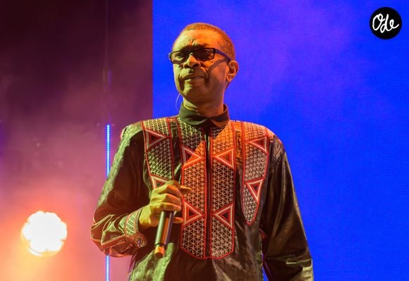 De leur côté, les producteurs ont reconnu ne pas avoir mesuré la situation à l’extérieur, tandis qu’une proche de l’artiste a préféré retenir l’essentiel : « Le concert était génial et tout le public est rentré chez lui sain et sauf, c’est le principal. »

Youssou N'Dour en concert au festival de Malmo (Suède), le 29 août 2024.