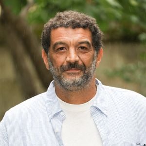 "Ce que je lui offre le plus, c'est ma présence", a déclaré Ramzy Bédia au sujet de son petit dernier de six ans, Georges Ali.

Ramzy Bedia - Photocall du film "Les tourmentés"  lors de la 18ème édition du Festival du Film Francophone de Angoulême (FFA) le 30 août 2025. © Coadic Guirec / Bestimage