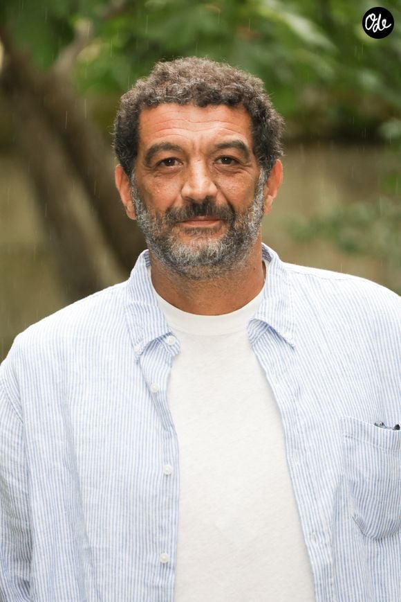 "Ce que je lui offre le plus, c'est ma présence", a déclaré Ramzy Bédia au sujet de son petit dernier de six ans, Georges Ali.

Ramzy Bedia - Photocall du film "Les tourmentés"  lors de la 18ème édition du Festival du Film Francophone de Angoulême (FFA) le 30 août 2025. © Coadic Guirec / Bestimage
