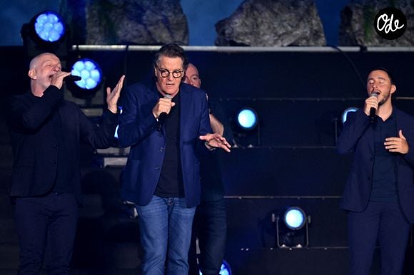 Francis Cabrel, Petru Santu Guelfucci et les membres de Furtunatu durant Corsu Mezu Mezu, le concert emmené par Patrick Fiori qui a eu lieu au stade Orange Vélodrome à Marseille, le 22 mai 2026, diffusé le 28 août sur France 3.. © Bruno Bebert/Bestimage