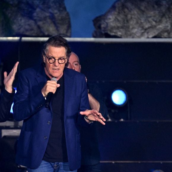 Francis Cabrel, Petru Santu Guelfucci et les membres de Furtunatu durant Corsu Mezu Mezu, le concert emmené par Patrick Fiori qui a eu lieu au stade Orange Vélodrome à Marseille, le 22 mai 2026, diffusé le 28 août sur France 3.. © Bruno Bebert/Bestimage