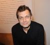 "Nous finissons la saison avec une moyenne de 800 000 auditeurs", a-t-il révélé.

Laurent Mariotte signant des exemplaires de son livre lors du Salon du Livre de Paris qui s'est tenu au Parc des Expositions, Porte de Versailles à Paris, France, le 19 mars 2011. Photo par Nicolas Briquet/ABACAPRESS.COM