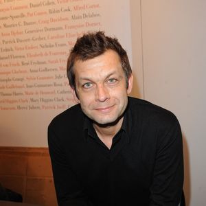 "Nous finissons la saison avec une moyenne de 800 000 auditeurs", a-t-il révélé.

Laurent Mariotte signant des exemplaires de son livre lors du Salon du Livre de Paris qui s'est tenu au Parc des Expositions, Porte de Versailles à Paris, France, le 19 mars 2011. Photo par Nicolas Briquet/ABACAPRESS.COM