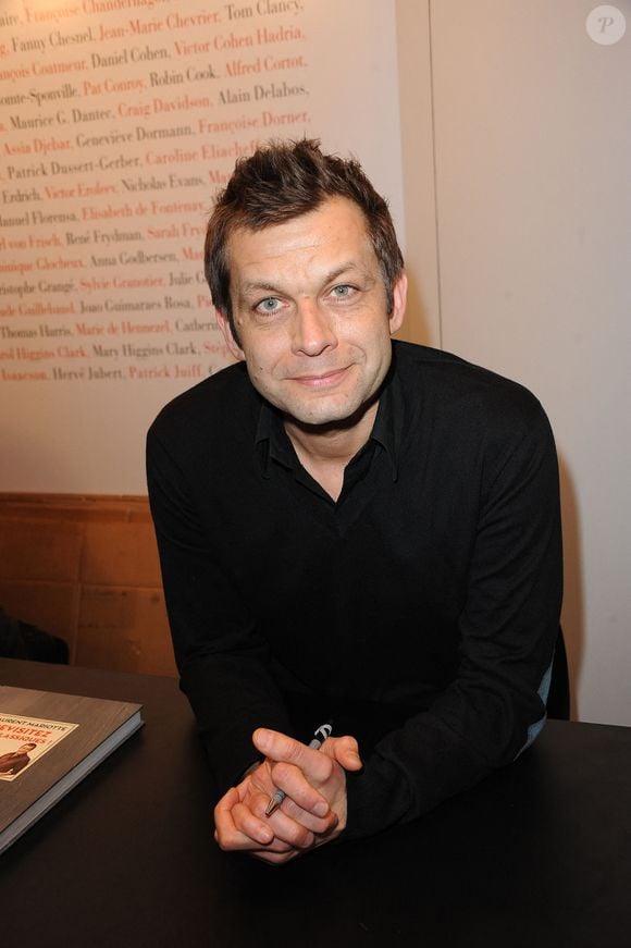 "Nous finissons la saison avec une moyenne de 800 000 auditeurs", a-t-il révélé.

Laurent Mariotte signant des exemplaires de son livre lors du Salon du Livre de Paris qui s'est tenu au Parc des Expositions, Porte de Versailles à Paris, France, le 19 mars 2011. Photo par Nicolas Briquet/ABACAPRESS.COM