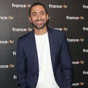 Jimmy Mohamed devait participer à la nouvelle version du "Magazine de la santé" à la rentrée, mais il a été temporairement mis en retrait de l'antenne par France Télévisions.

Jimmy Mohamed au photocall de la conférence de presse de rentrée de France Télévisions à Paris, France.

© Coadic Guirec/Bestimage
