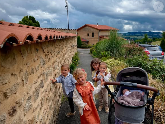 Axelle et Florian Perronnet (Familles nombreuses) parents de cinq enfants.