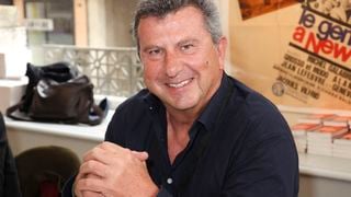 EXCLU Pascal Bataille : Sa vie partagée entre son havre de paix au Cap Ferret et sa colocation parisienne avec son fils Timm