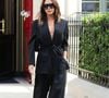 Pour accompagner cette nouvelle dynamique, Victoria Beckham s’est entourée d’une équipe dirigeante renforcée et mise sur une gestion plus rigoureuse. 

Victoria Beckham aperçue en train de quitter son hôtel parisien le jour de son défilé, lors de la Fashion Week de Paris. Backgrid UK/ Bestimage