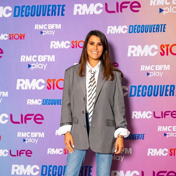 Ce 29 septembre, l'animatrice a révélé sur Instagram que leur fils aîné Maël, âgé de 10 ans, réclamait désormais son premier téléphone portable.

Karine Ferri lors de la conférence de presse de rentrée des chaînes du groupe RMC-BFM à Paris, le 17 septembre 2025. © Pierre Perusseau / Bestimage