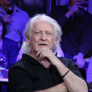 "Dans la nuit, on a monté la vidéo et on la lui a fait passer. Et apparemment, ça l'a rendu heureux.", confie avec émotion l’interprète des "Sardines"
Exclusif - Patrick Sébastien sur le plateau de l'émission "Bistrot Libertés" le 13 octobre 2025.
© Philippe Baldini / Bestimage