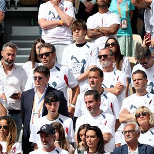 Clémentine, la compagne de R.Gasquet, Maryse Gasquet (au second plan), la mère de R.Gasquet, et les proches du tennisman - Dernier match de sa carrière pour R.Gasquet, battu par J.Sinner (6-3, 6-0, 6-4) lors des Internationaux de France de Tennis de Roland Garros 2025, le 29 mai 2025. 
© Jacovides / Moreau / Bestimage