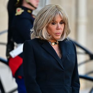 Brigitte Macron traverse une épreuve personnelle à l’approche d’un déplacement officiel attendu

Info - Décès de Anne-Marie Trogneux, soeur de Brigitte Macron à l’âge de 93 ans - Le président de la République et sa femme la Première dame Brigitte Macron reçoivent le Chancelier de la République fédérale d’Allemagne, et sa femme pour un dîner au Palais présidentiel de l’Elysée, à Paris. © Christian Liewig/Bestimage