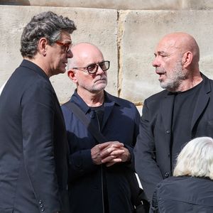 en rapport avec l'émission culte qu'animait autrefois Thierry Ardisson. La fête est organisée aux Halles de Saint-Tropez, un célèbre établissement. 

Marc Lavoine, Marie-France Brière, Philippe Corti - Sorties des obsèques de Thierry Ardisson en l’église Saint-Roch de Paris, France, le 17 juillet 2025. © Clovis-Jacovides/Bestimage