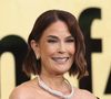 Après le spectacle, les trois comédiens se sont retrouvés et ont posé ensemble pour une photo partagée sur les réseaux sociaux. Teri Hatcher, alias Susan Mayer dans la série, n'a pas hésité à dire combien elle était fière de son ami.

Teri Hatcher (Tasaki) au photocall du gala AmFar 2025 by Chopard à l'Hôtel du Cap-Eden-Roc à Antibes le 22 mai 2025.

Moreau / Jacovides / Bestimage