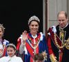 Élégante, elle sait quelle tenue choisir pour se mettre en valeur et faire crépiter les flashs de photographes. 

Sophie, duchesse d'Edimbourg, le prince William, prince de Galles, Catherine (Kate) Middleton, princesse de Galles, la princesse Charlotte de Galles, le prince Louis de Galles -  La famille royale britannique salue la foule sur le balcon du palais de Buckingham lors de la cérémonie de couronnement du roi d'Angleterre à Londres le 5 mai 2023. Crédit photo :  AGENCE / BESTIMAGE