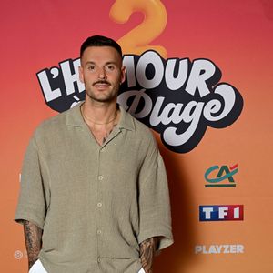 Exclusif - M. Pokora au photocall lors de l'enregistrement de l'émission "L'humour à la plage" pour la 2eme édition du festival de Juan les Pins à la pinède Gould le 27 juin 2025.© Bruno Bebert / Bestimage